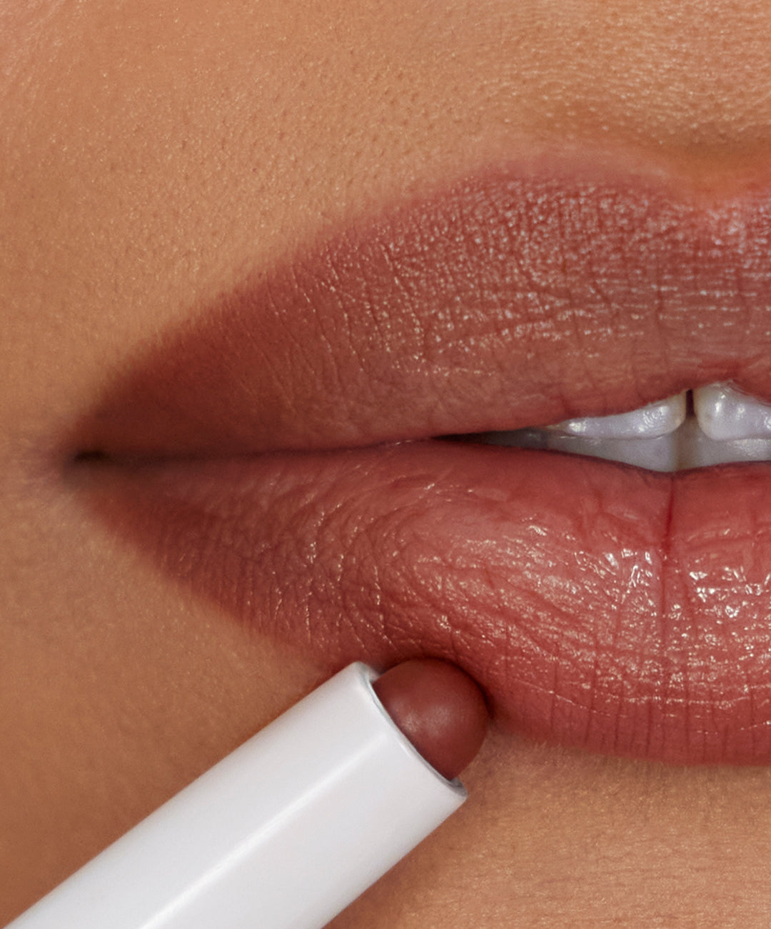 | desc: | text: light Blur Liner in shade Clay