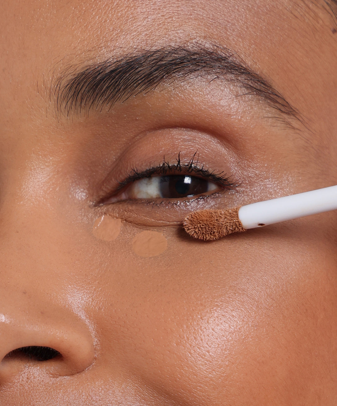 | desc: | text: light Marg wears shade 16C