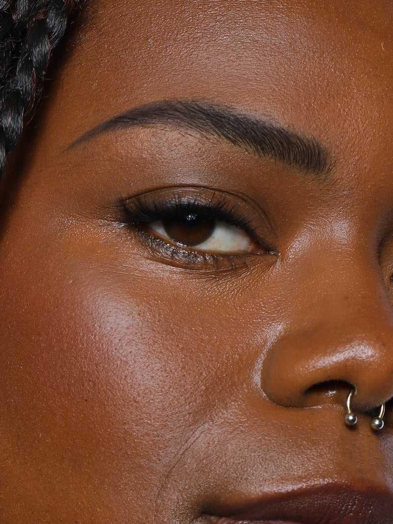 CLOSE UP OF MODEL WEARING REFY BROW POMADE IN DARK